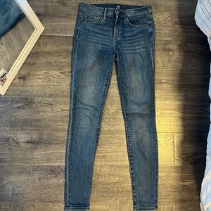 27L Gap Denim jeans